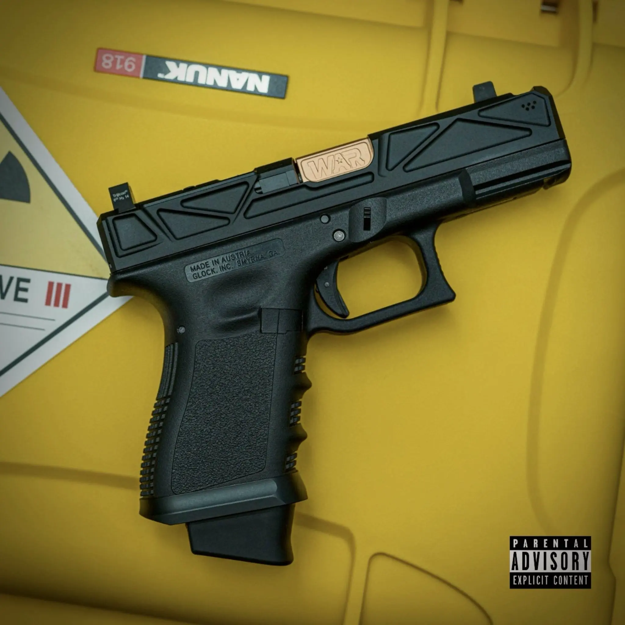 Glock 9 auf einem gelben armory case.
